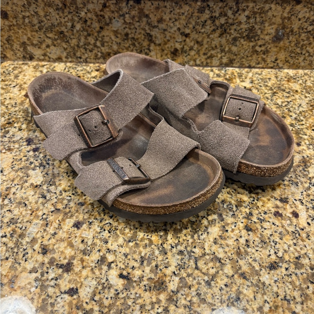 Birkenstock Arizona Tan Suede Sandals Soft Footbed Size 37 US 6-6.5 Good/Play